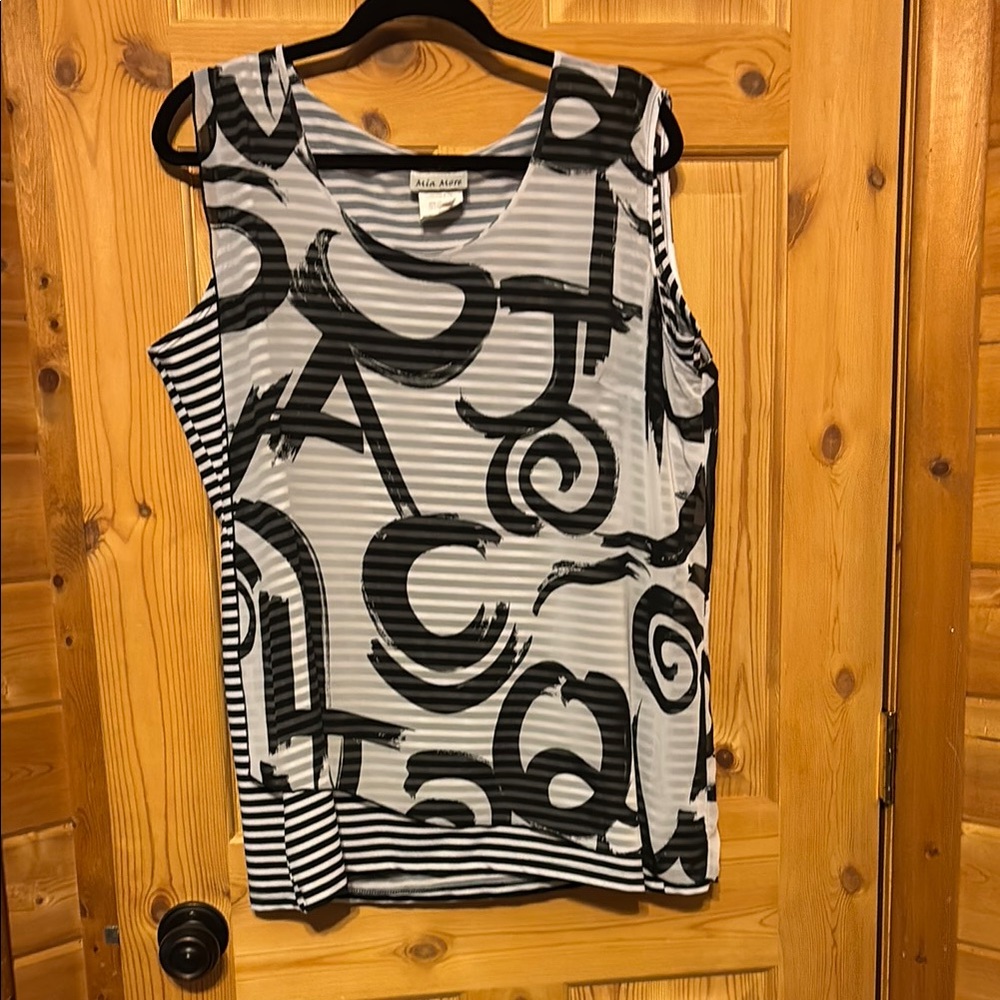 Black and White Graphic Sleeveless Tank Top